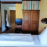 Konukevi Hotel/pension Rosengarten Franking